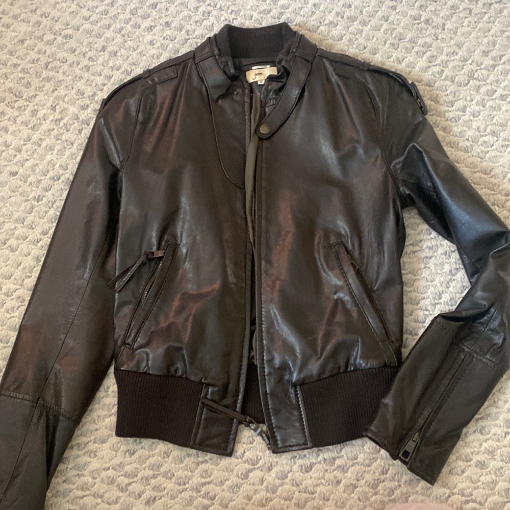 Beautiful mint condition June 100% leather jacket